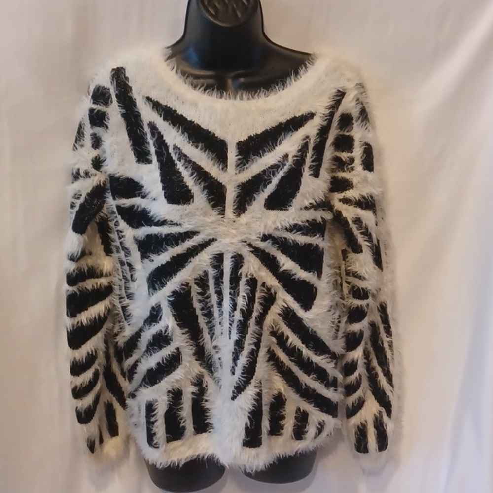 Cliche Couture wool blend Black & white soft fuzzy sweater, 20" PTP, 24" L